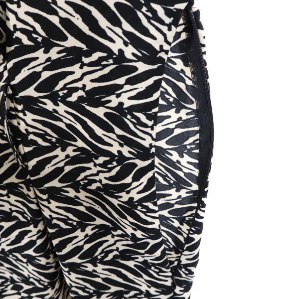 STEFANEL ステファネル ゼブラ柄 半袖 Vネック 膝丈ワンピース 白×黒×青 レディース