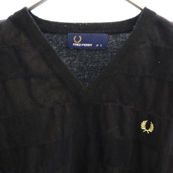 FRED PERRY フレッドペリー ワンポイント刺繍柄 長袖 Vネック セーター S ブラック ニット レディース