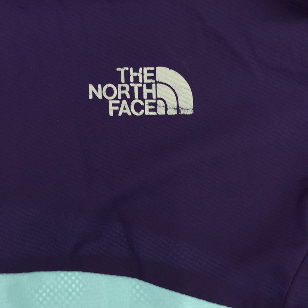 THE NORTH FACE ザノースフェイス ロゴプリント スワローテイルフーディ ナイロンジャケット S パープル×ブルー アウトドア NPW21209 レディース