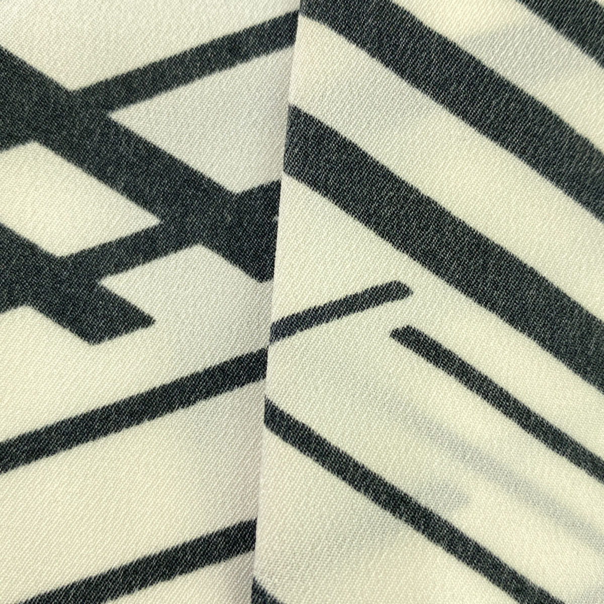 ADORE アドーア 日本製 長袖 オプティカルプリント ワンピース 36 オフホワイト×ブラック レディース