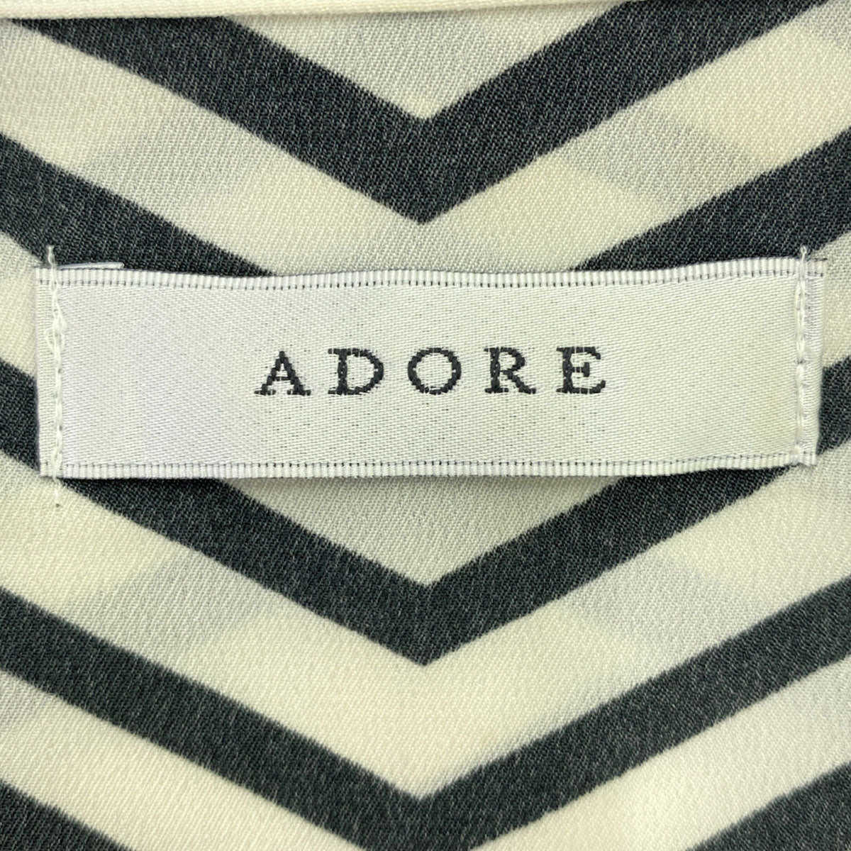 ADORE アドーア 日本製 長袖 オプティカルプリント ワンピース 36 オフホワイト×ブラック レディース