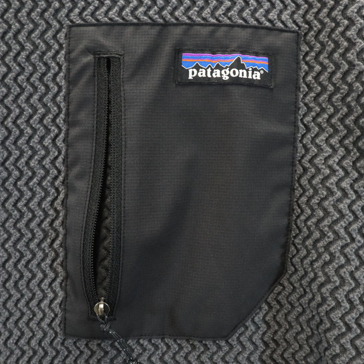 patagonia パタゴニア シェブロン柄 長袖 R1エアクルー ウェア M チャコールグレー フリース メンズ