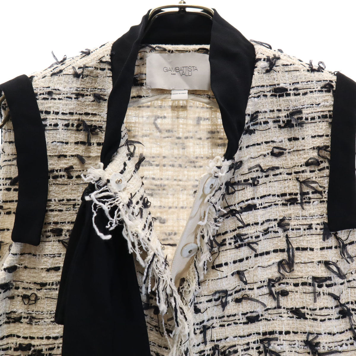 GiAMBATTiSTA VALLi ジャンバティスタヴァリ イタリア製 ノースリーブ ツイードジャケット 上下 セットアップ 44 オフホワイト レディース