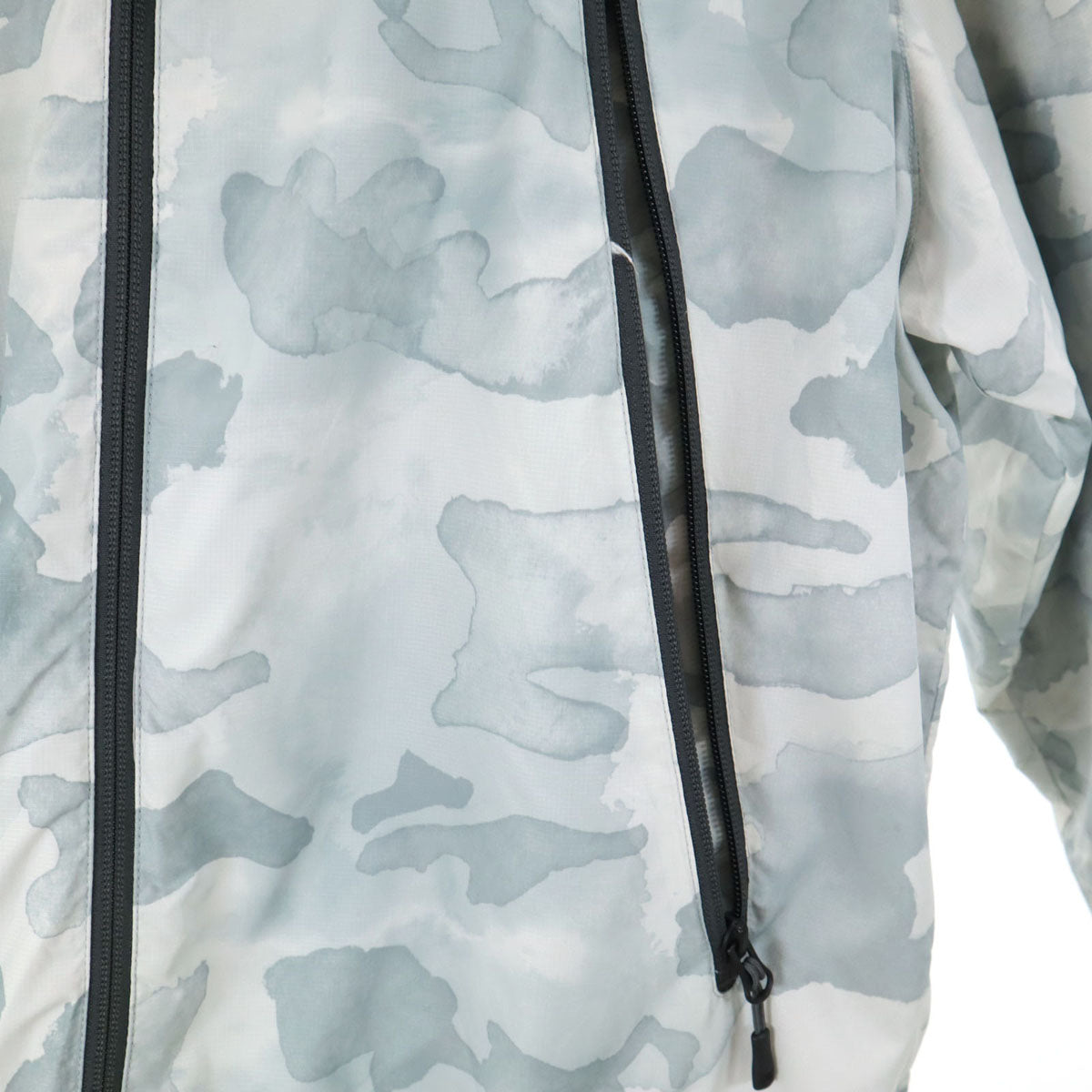 THE NORTH FACE ザノースフェイス 総柄 ウインドブレーカー L ライトグレー アウトドア A5K0 裏メッシュ メンズ