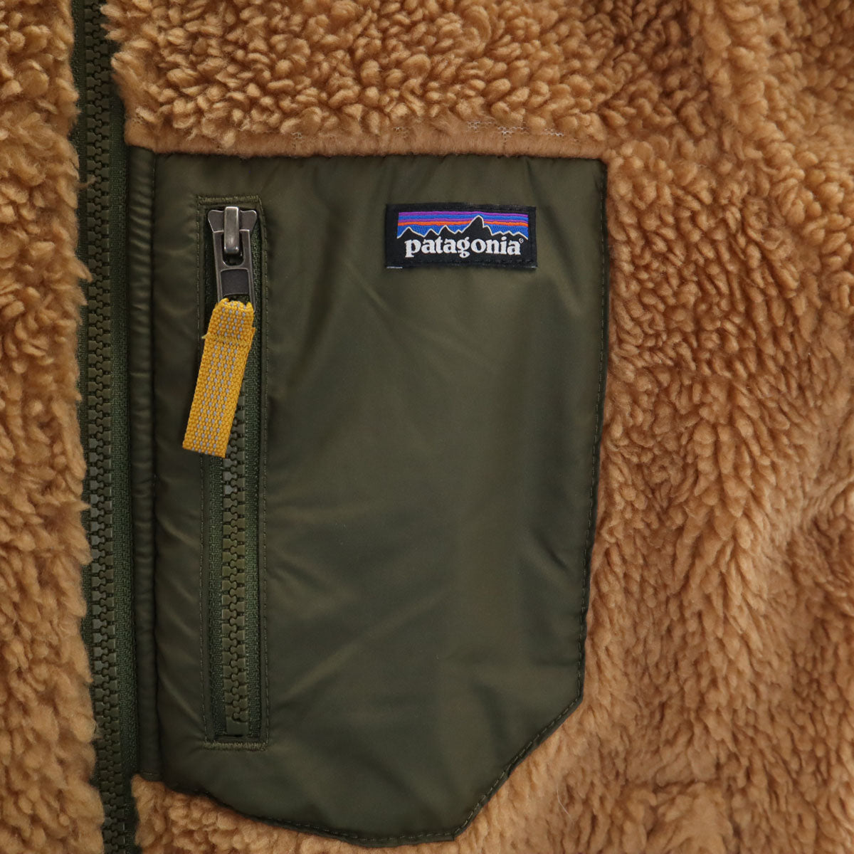 patagonia パタゴニア リバーシブル ボアジャケット カーキ 68095FA21 アウトドア キッズ