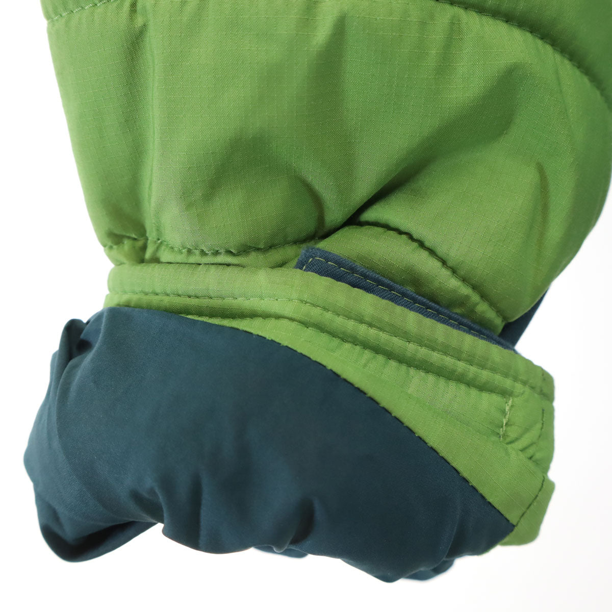 patagonia パタゴニア 中綿ジャケット S グリーン系 68381F7 アウトドア キッズ