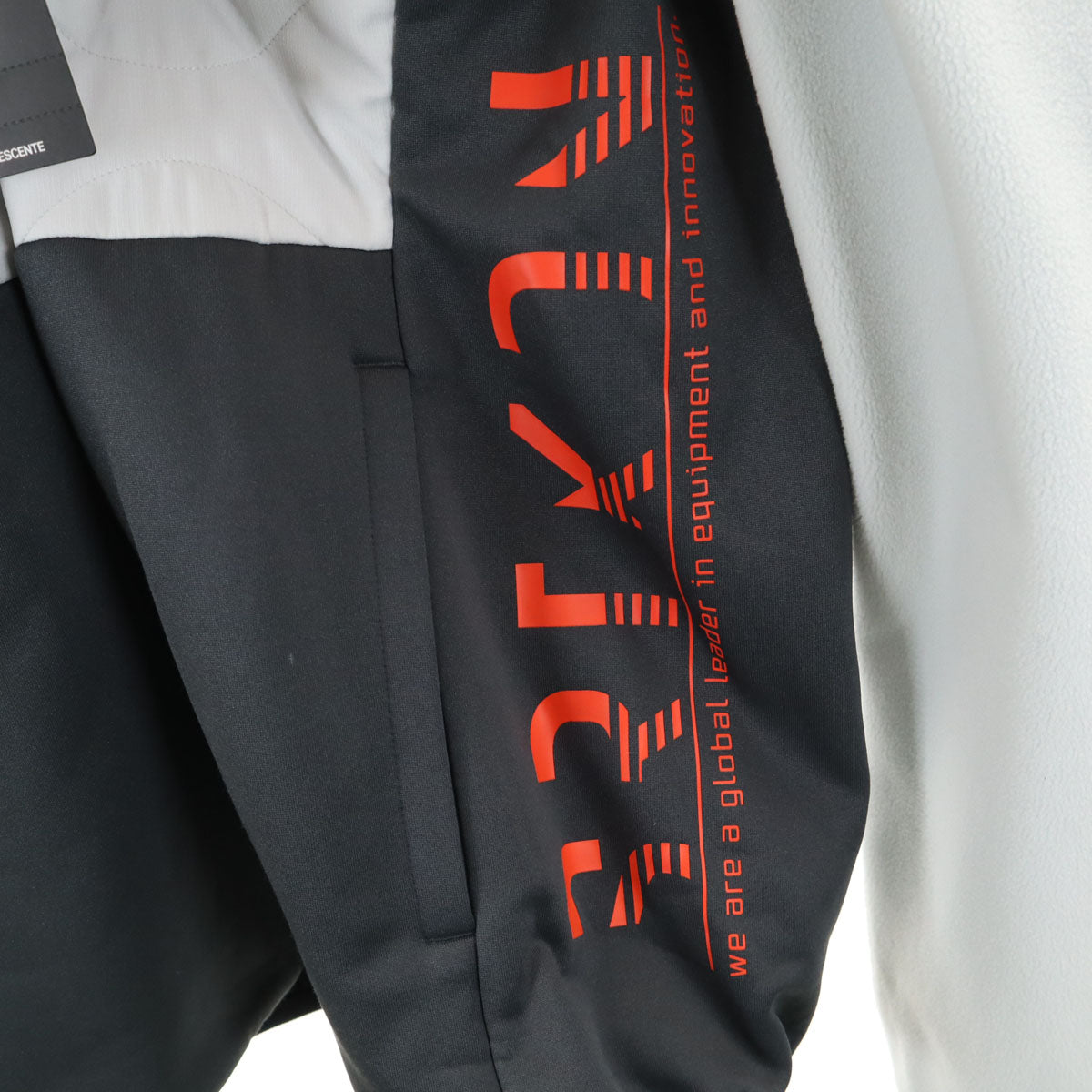 未使用 SRIXON スリクソン ゴルフ HEAT NAVI 中綿ジャケット LL ライトグレー デサント メンズ