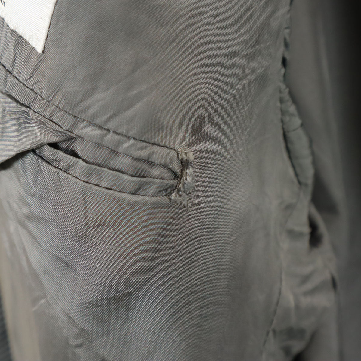 ARMANI COLLEZIONI アルマーニコレッツォーニ イタリア製 斜ストライプ柄 テーラードジャケット ブラック メンズ