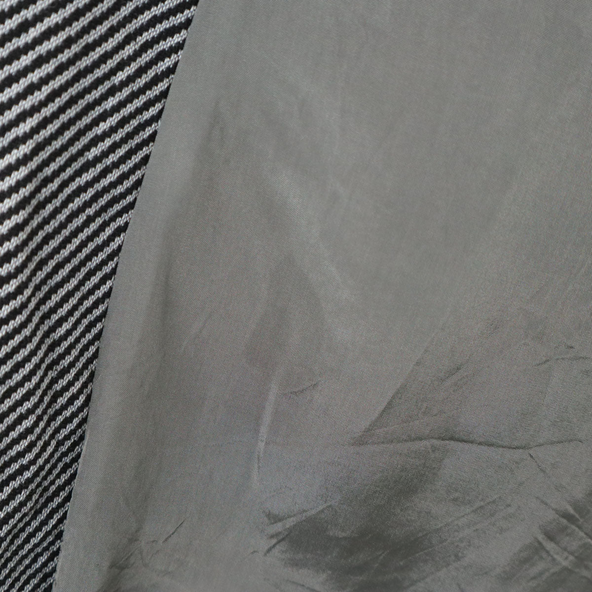 ARMANI COLLEZIONI アルマーニコレッツォーニ イタリア製 斜ストライプ柄 テーラードジャケット ブラック メンズ