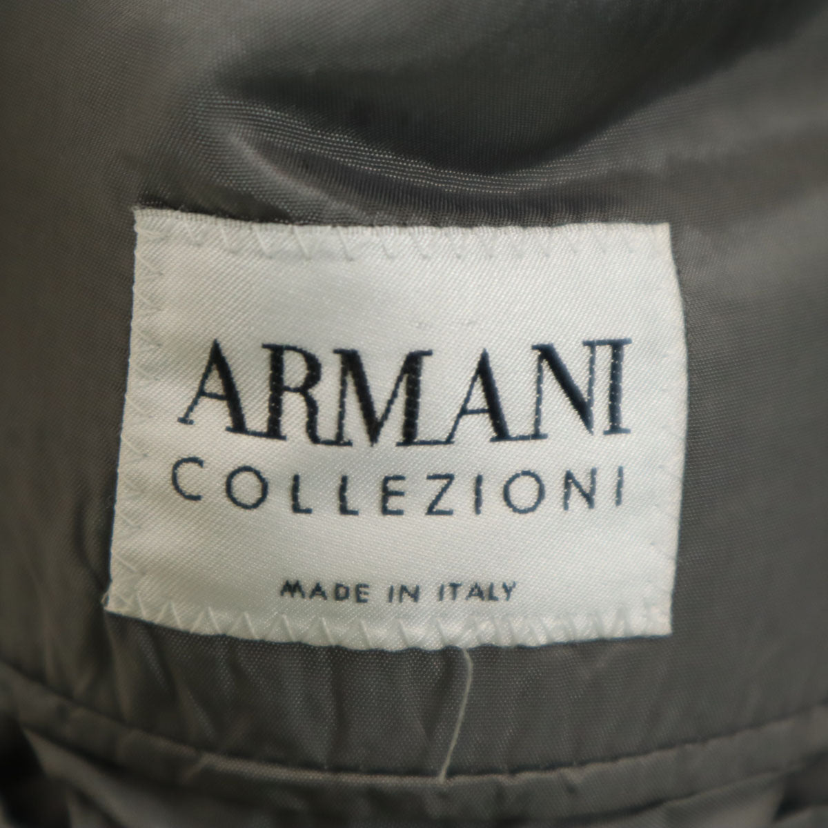 ARMANI COLLEZIONI アルマーニコレッツォーニ イタリア製 斜ストライプ柄 テーラードジャケット ブラック メンズ