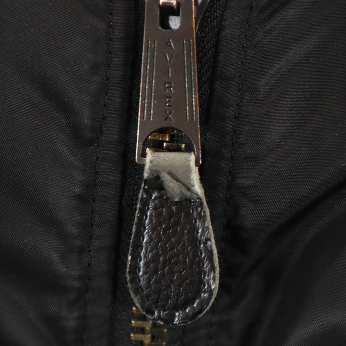 AVIREX アヴィレックス バック アーチロゴ MA-1 フライトジャケット ブラック 中綿 ミリタリー レディース