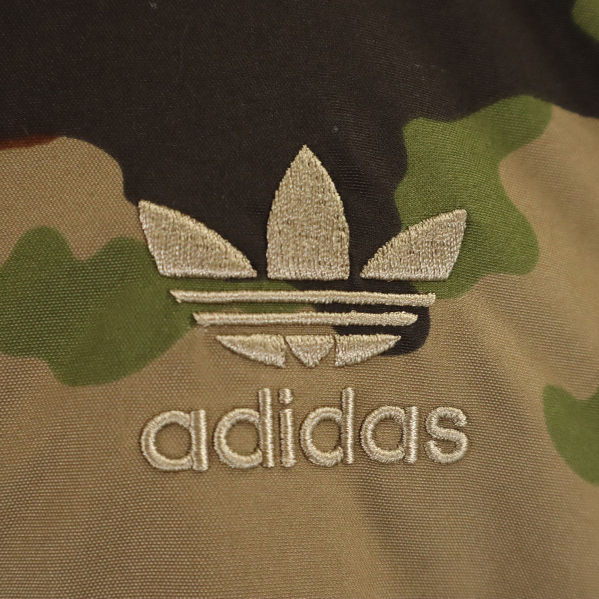 美品 adidas Originals アディダスオリジナルス カモフラ柄 トレフォイルロゴ ボンバー フライトジャケット XS ブラウン 迷彩 メンズ