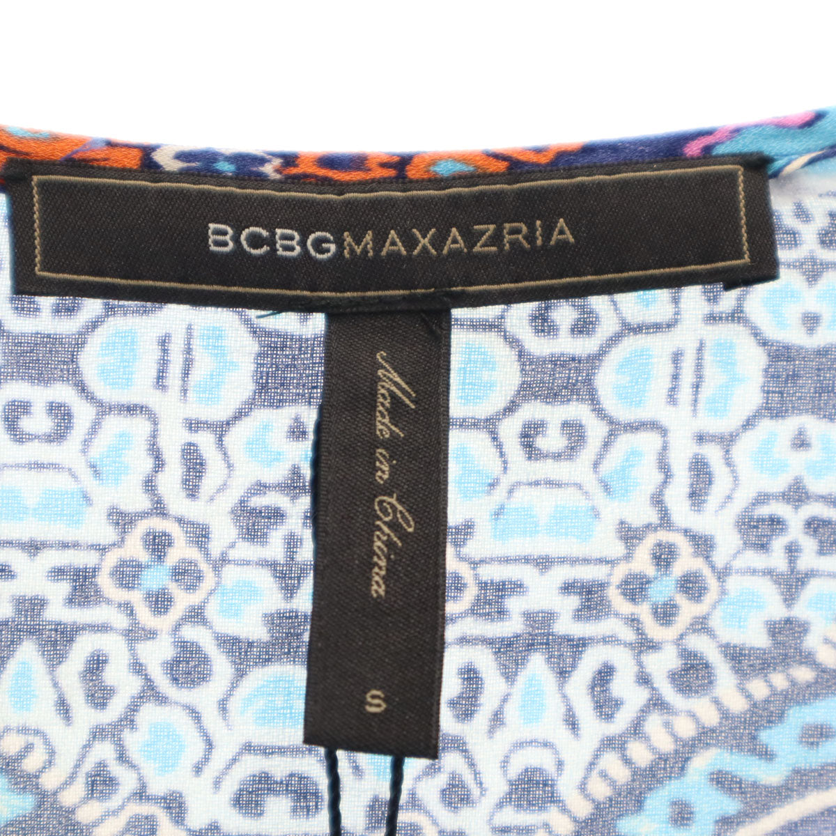 美品 BCBGMAXAZRIA ビーシービージーマックスアズリア 総柄 長袖 スキッパーカラー ブラウス S 水色 プルオーバー ロールアップ袖 レディース