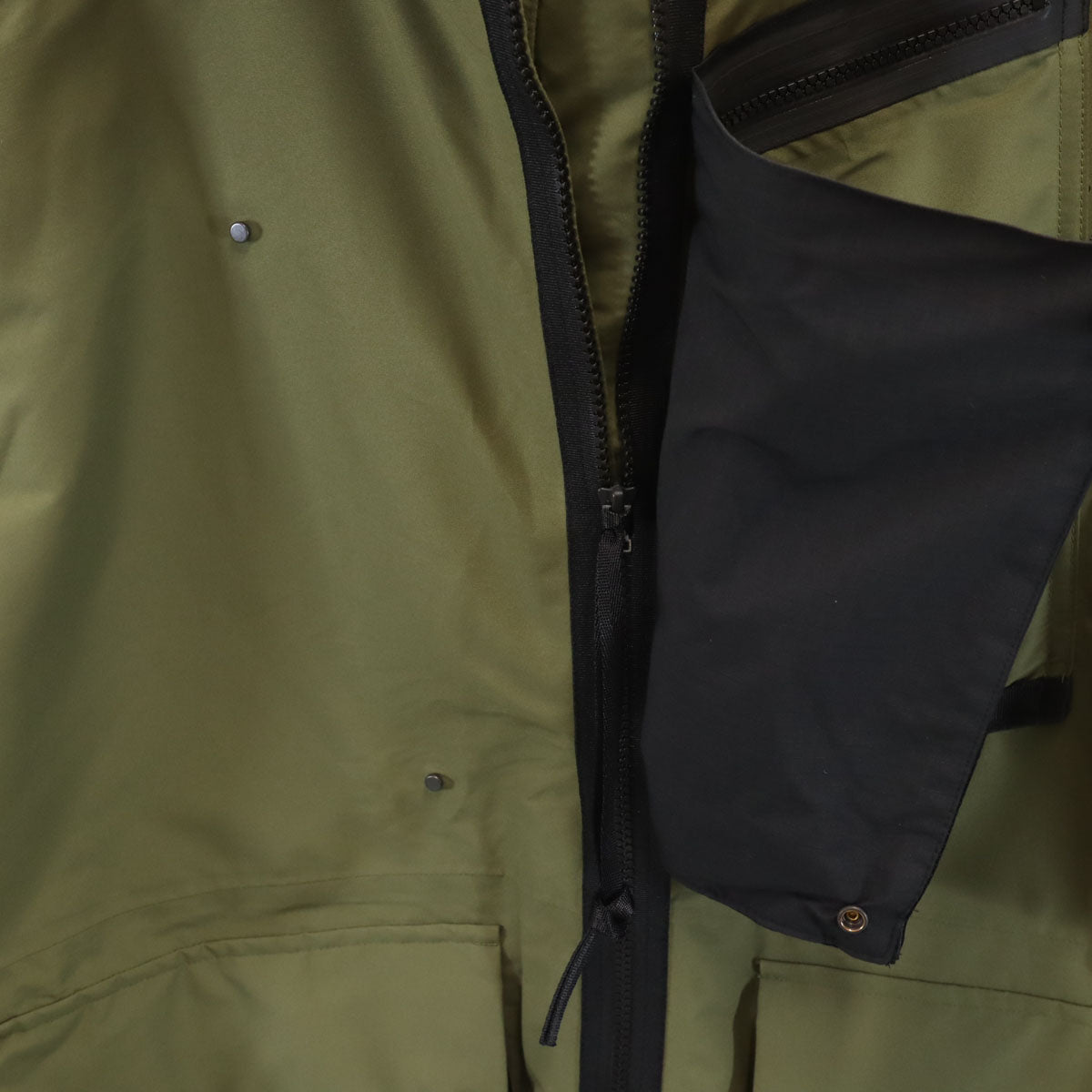 美品 adidas アディダス Xploric RAIN マウンテンパーカー 2XO オリーブ メンズ