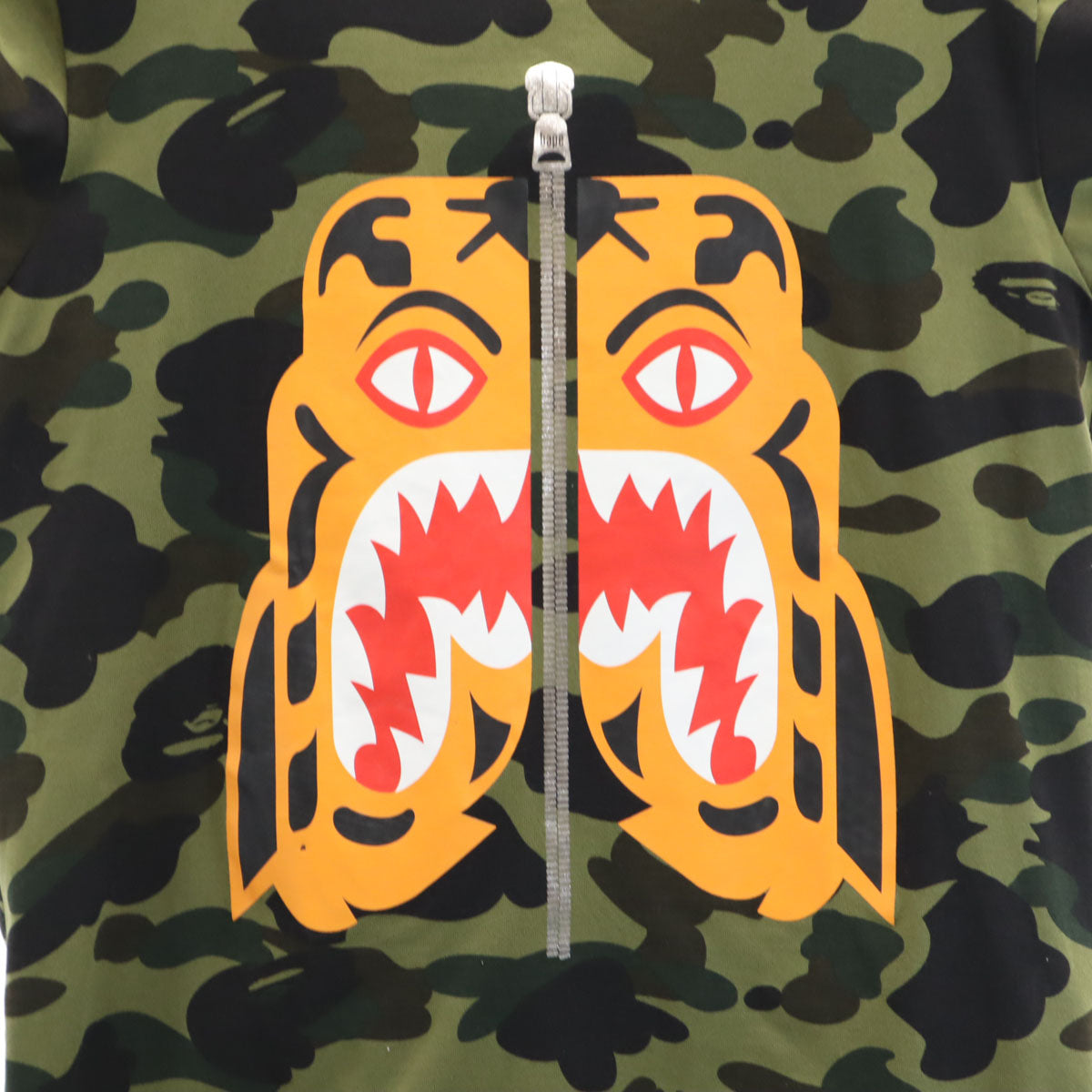 A BATHING APE アベイシングエイプ カモフラ柄 タイガー 半袖 Tシャツ S カーキ 迷彩 メンズ