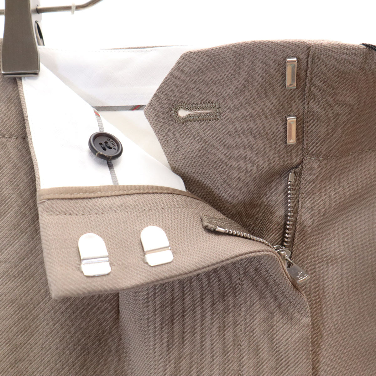 未使用 ebure エブール 日本製 ウール テーパードパンツ 38 ベージュ系 レディース