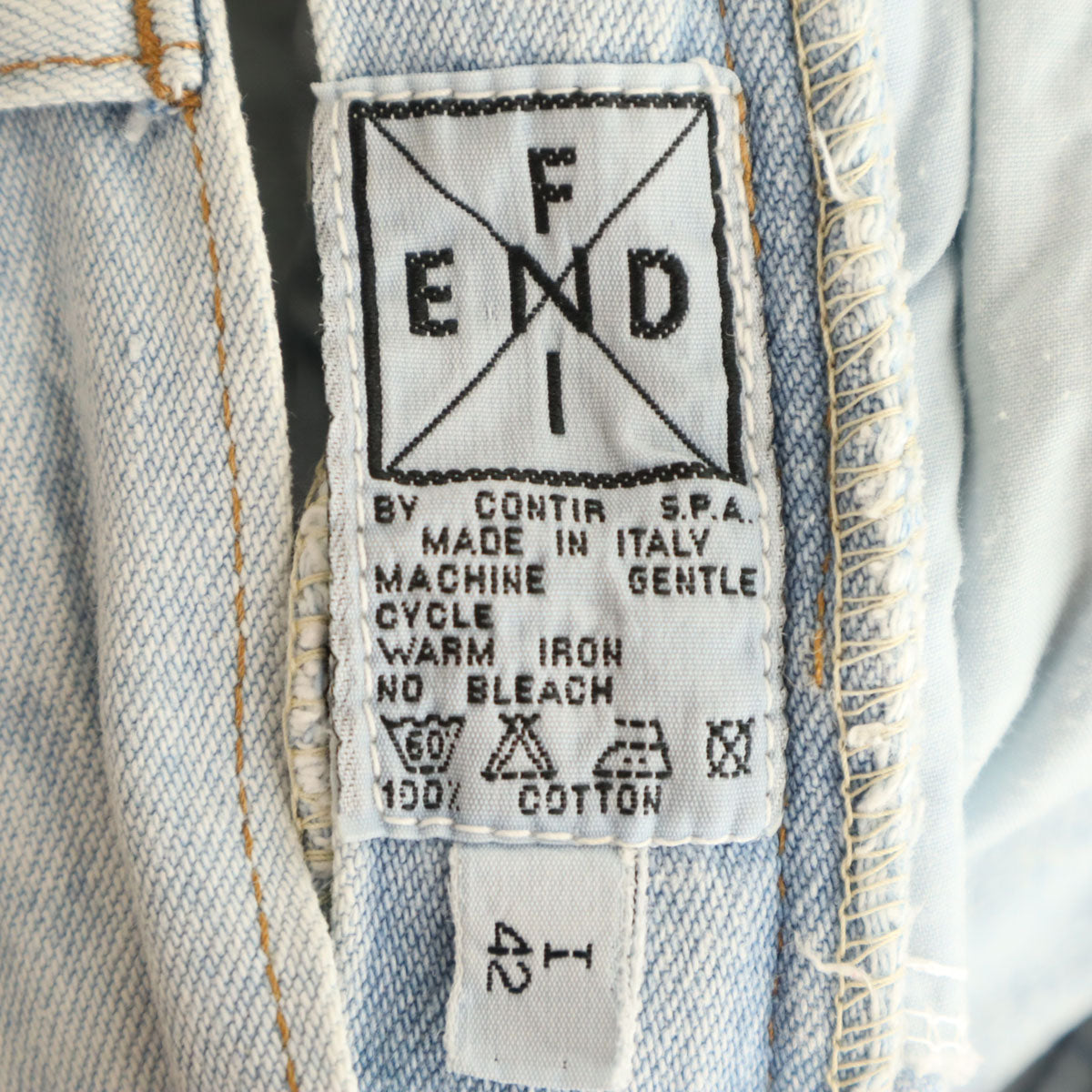 FENDI フェンディ イタリア製 テーパードデニムパンツ 42 アイスブルー ジーンズ レディース