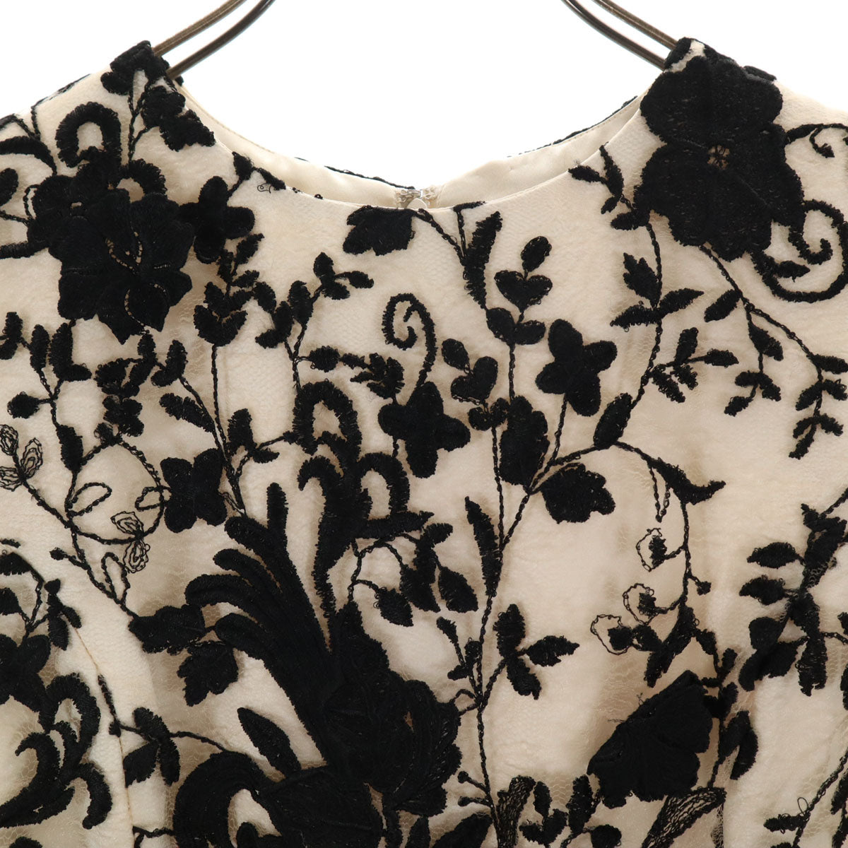 Diagram GRACE CONTINENTAL ダイアグラム グレースコンチネンタル 総刺繍 ノースリーブ 膝丈ワンピース 36 アイボリー系 レディース