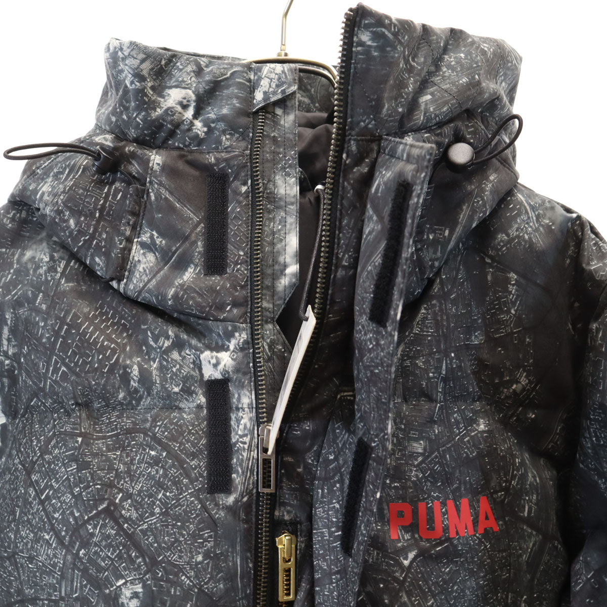 美品 PUMA プーマ OUTLAW MOSCOW アウトローモスクワ コラボ 総柄 ダウンコート S チャコールグレー メンズ