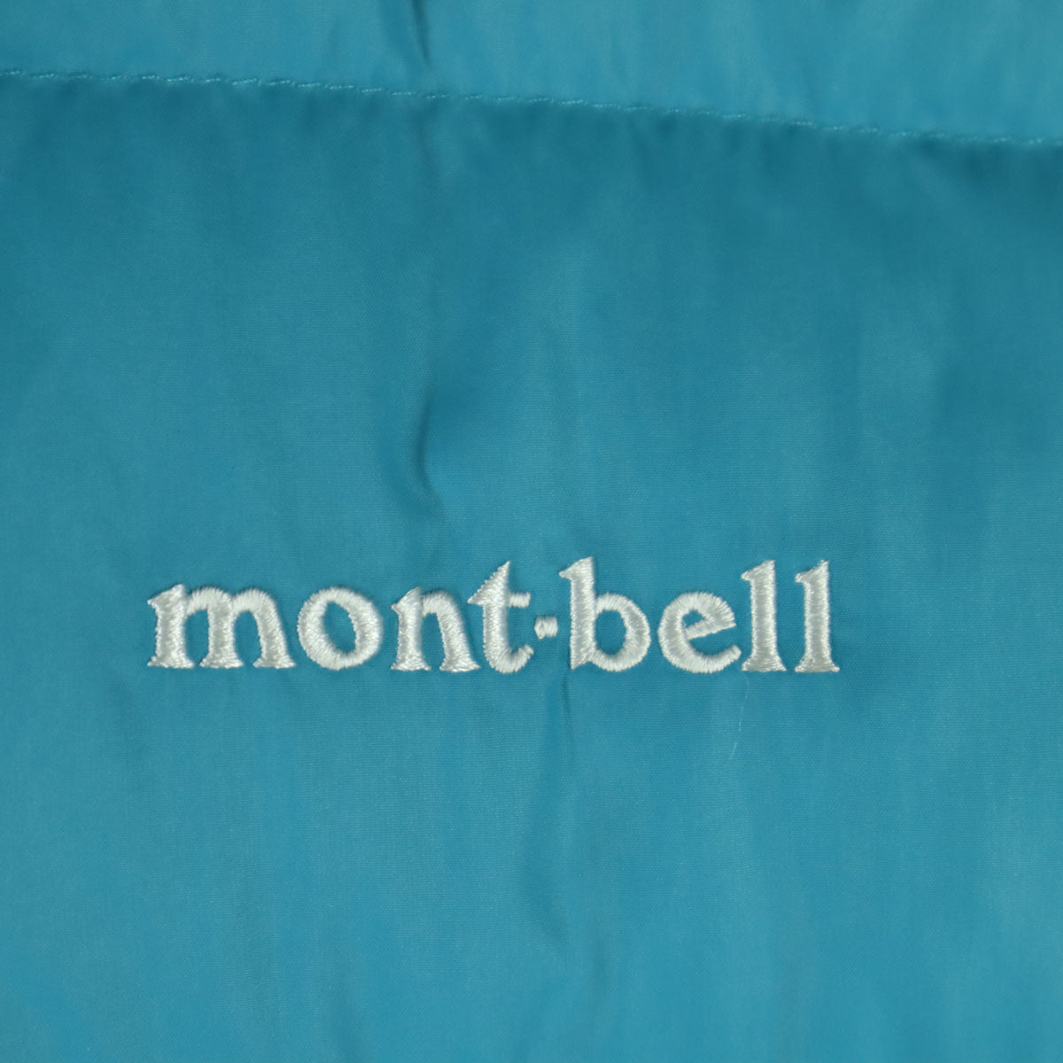 美品 mont-bell モンベル 英字 長袖 ダウンジャケット 150 ライトブルー フード取り外し可 収納袋付属 キッズ