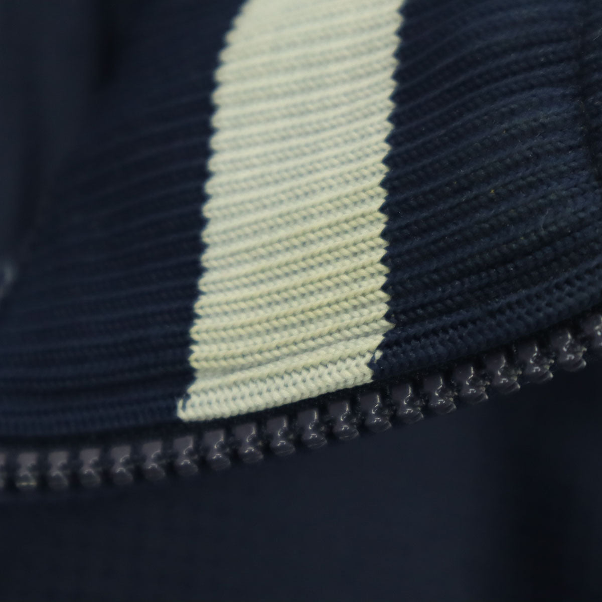 Majestic マジェスティック シアトルマリナーズ 英字 長袖 ナイロン スタジャン L ネイビー メンズ