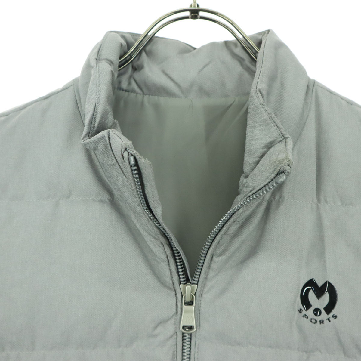 美品 mila schon SPORTS ミラショーン スポーツ ワンポイントロゴ ノースリーブ ダウンベスト 46 グレー メンズ