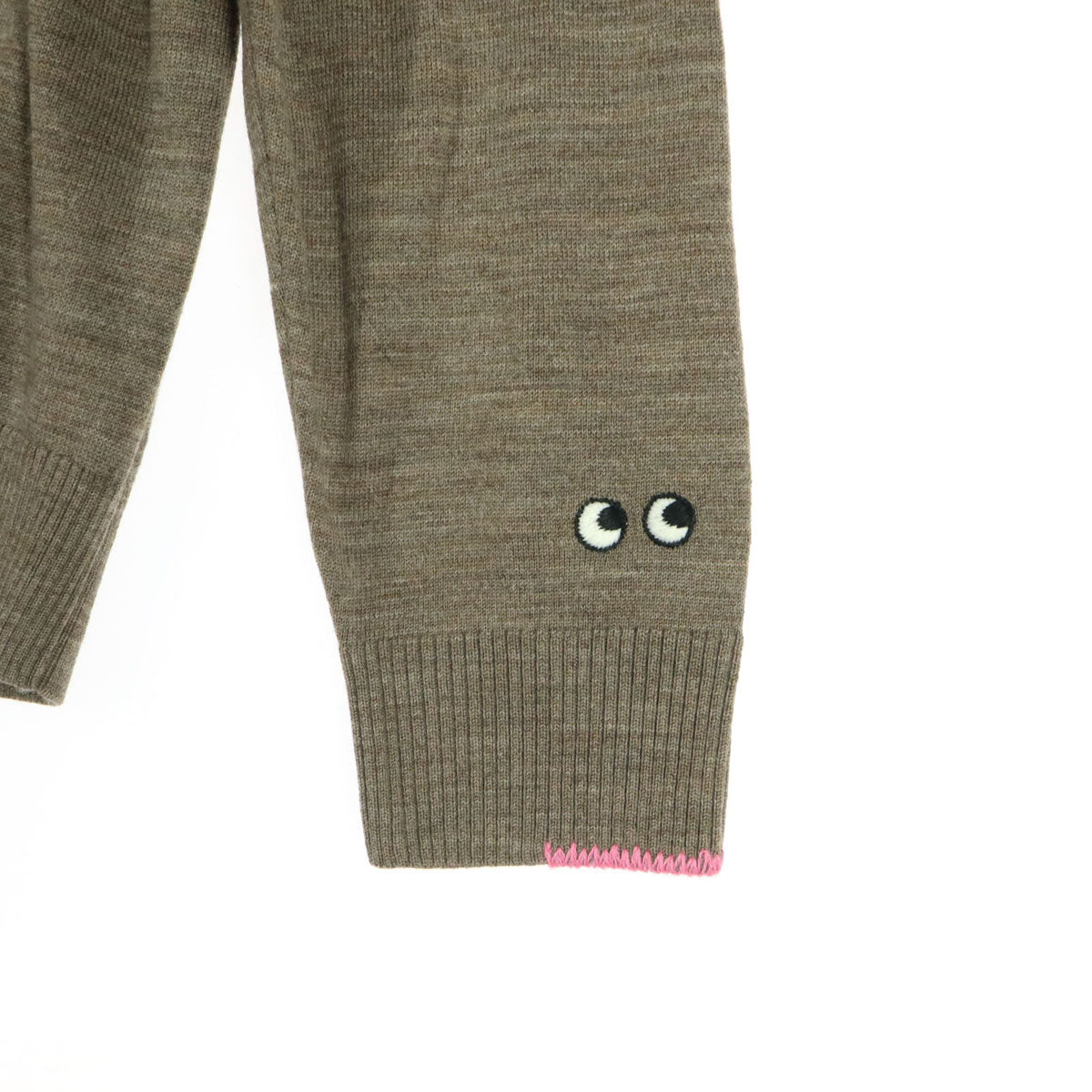未使用 UNIQLO ユニクロ ANYA HINDMARCH アニヤハインドマーチ コラボ ワンポイントロゴ 長袖 Vネック ニットカーディガン L ブラウン系 レディース