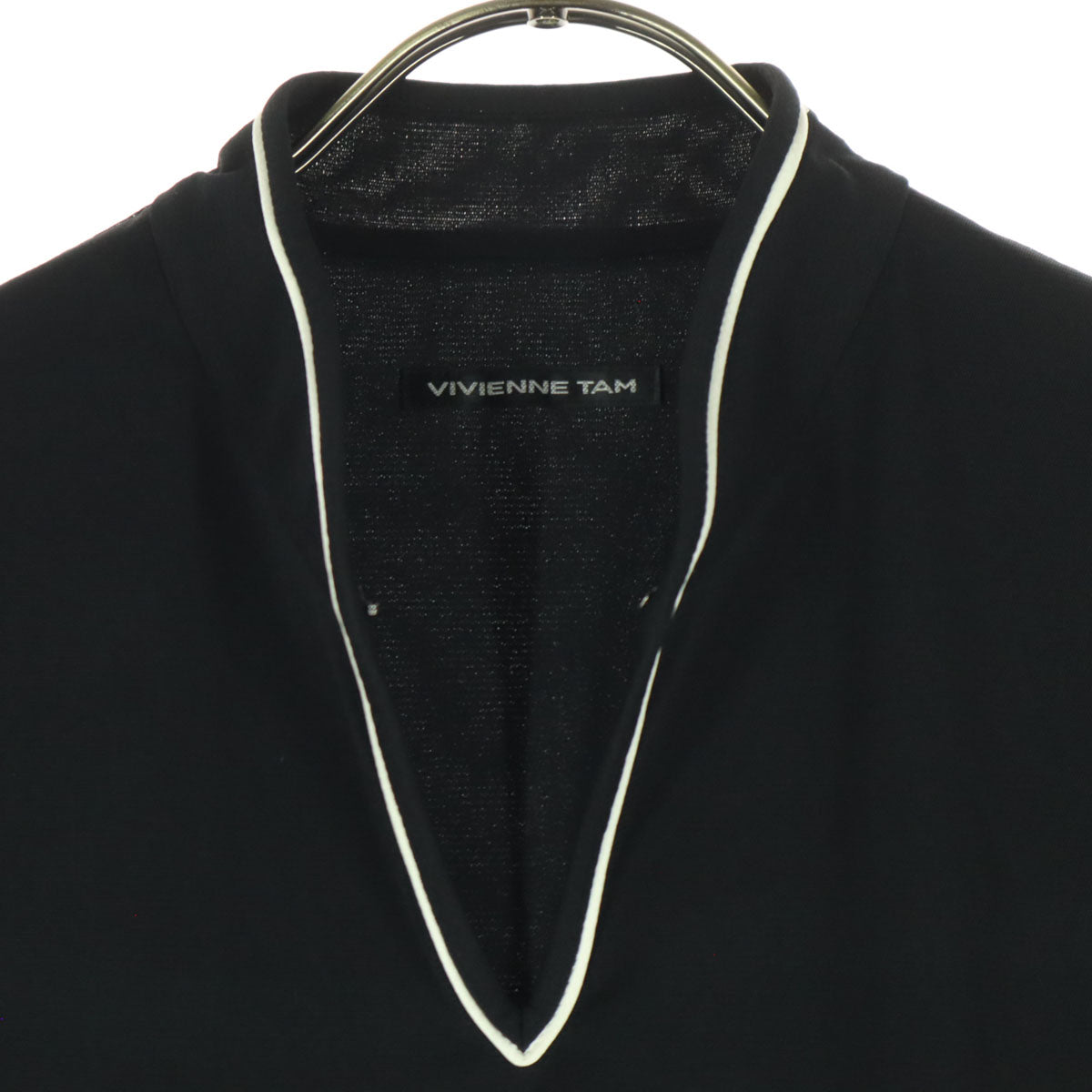美品 VIVIENNE TAM ヴィヴィアンタム 日本製 花柄 半袖 Tシャツ 42 ブラック レディース