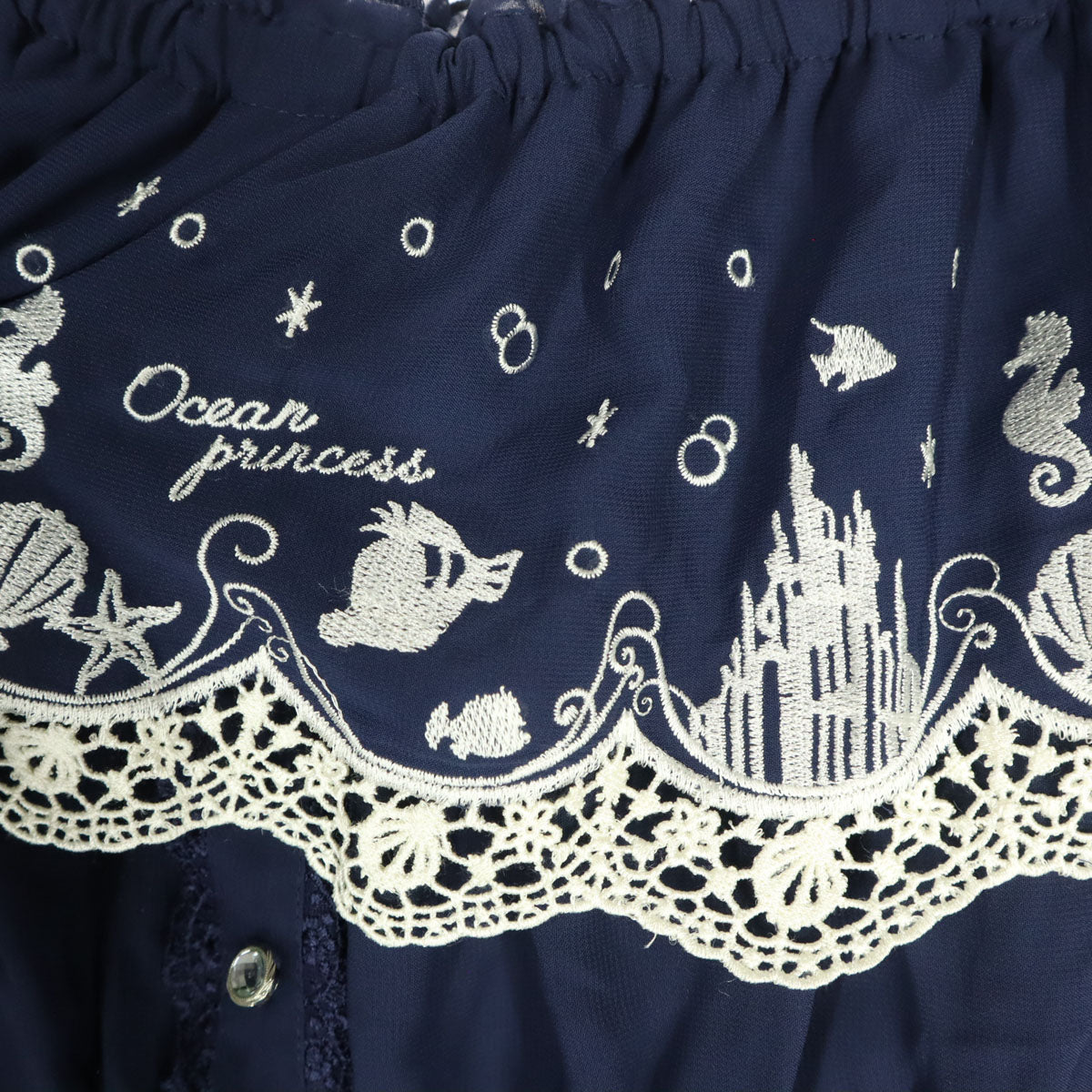未使用 axes femme アクシーズファム THE LITTLE MERMAID コラボ マリン刺繍 ノースリーブ キャミソール ロングワンピース M ネイビー フリル リトルマーメイドコラボ レディース