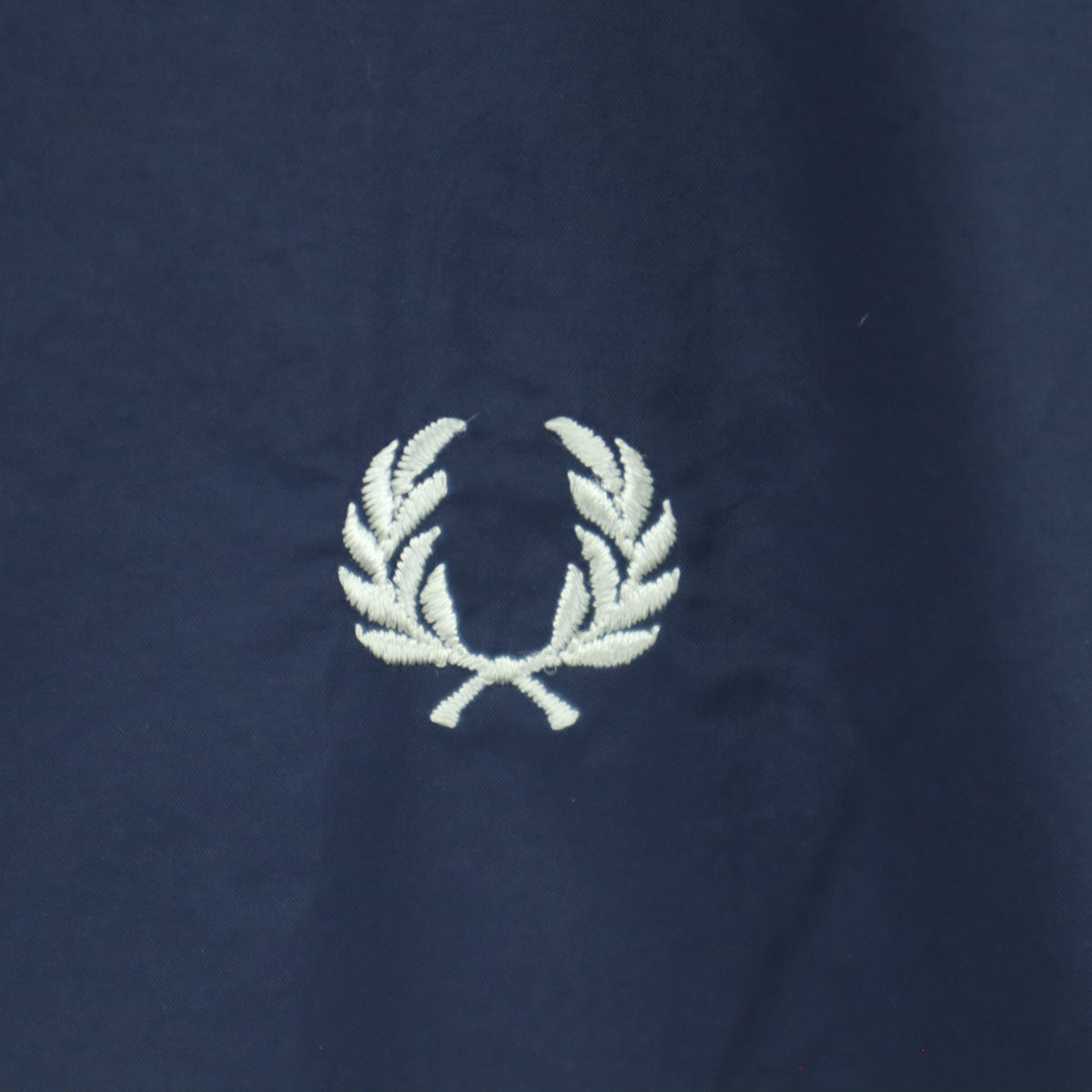 美品 FRED PERRY フレッドペリー ワンポイントロゴ 長袖 ナイロンジャケット L ネイビー フーディー メンズ