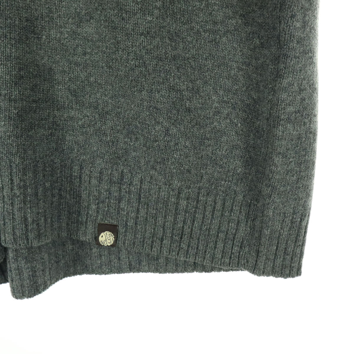 美品 Pretty Green プリティーグリーン ワンポイントロゴ 長袖 Vネック セーター 2 グレー メンズ