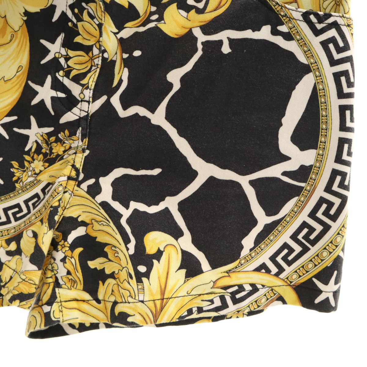 VERSACE ヴェルサーチ イタリア製 総柄 ショートパンツ W28 ブラック レディース