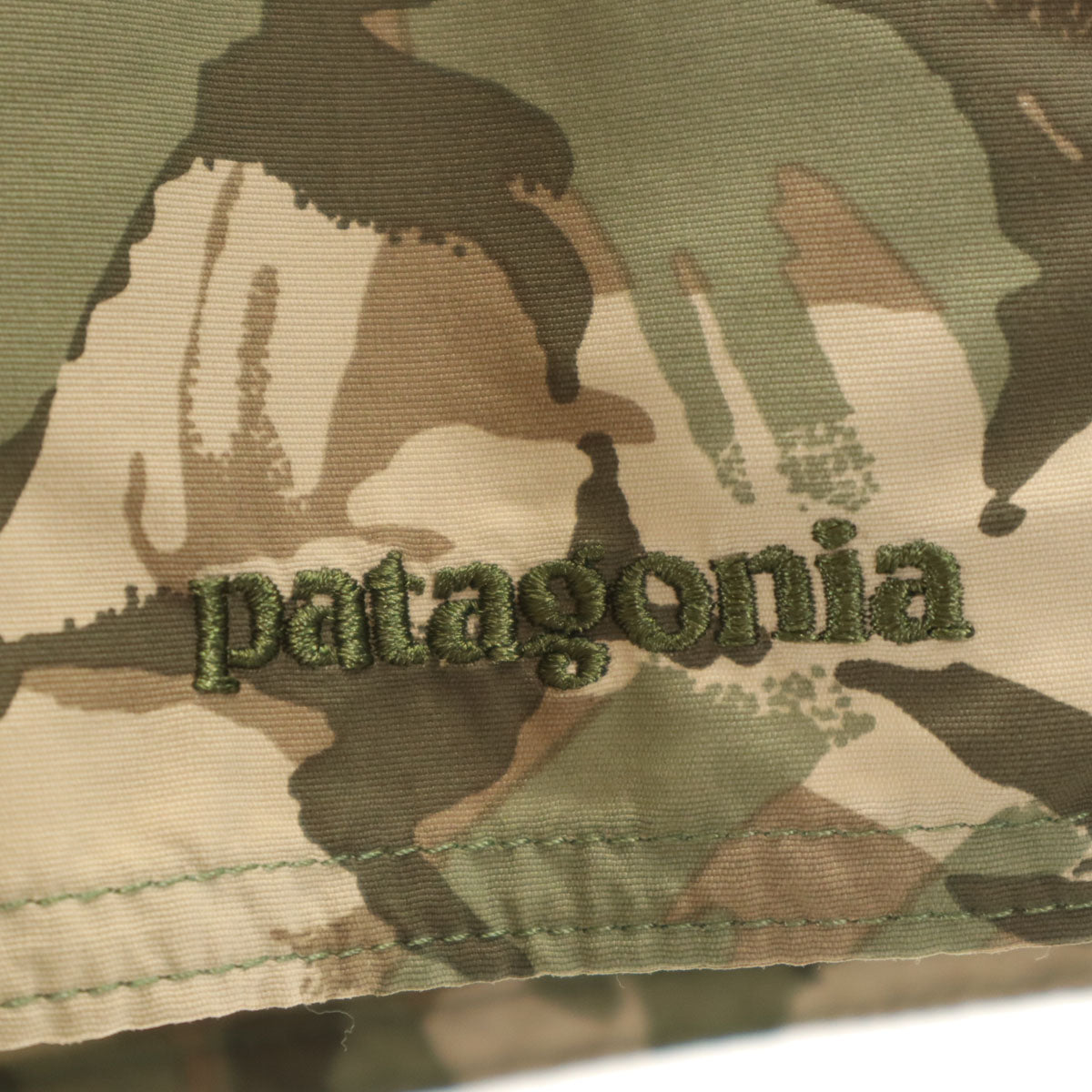 patagonia パタゴニア カモフラ柄 ショートパンツ W32 ベージュ 86585SP15 アウトドア 迷彩 メンズ