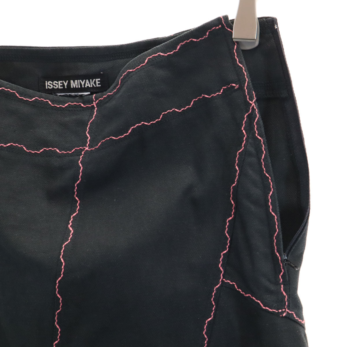 ISSEY MIYAKE イッセイミヤケ ロング丈 フレアスカート ブラック系 レディース