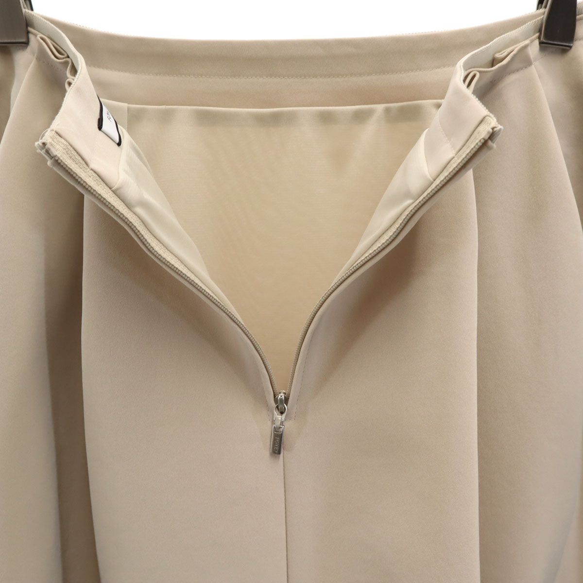 FOXEY NEW YORK フォクシーニューヨーク 日本製 ミディ丈 フレアスカート 38 グレージュ レディース