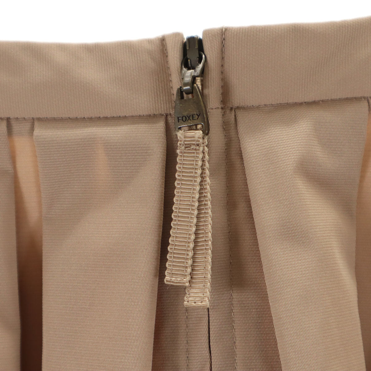 FOXEY NEW YORK フォクシーニューヨーク 日本製 ミディ丈 フレアスカート 38 ベージュ レディース