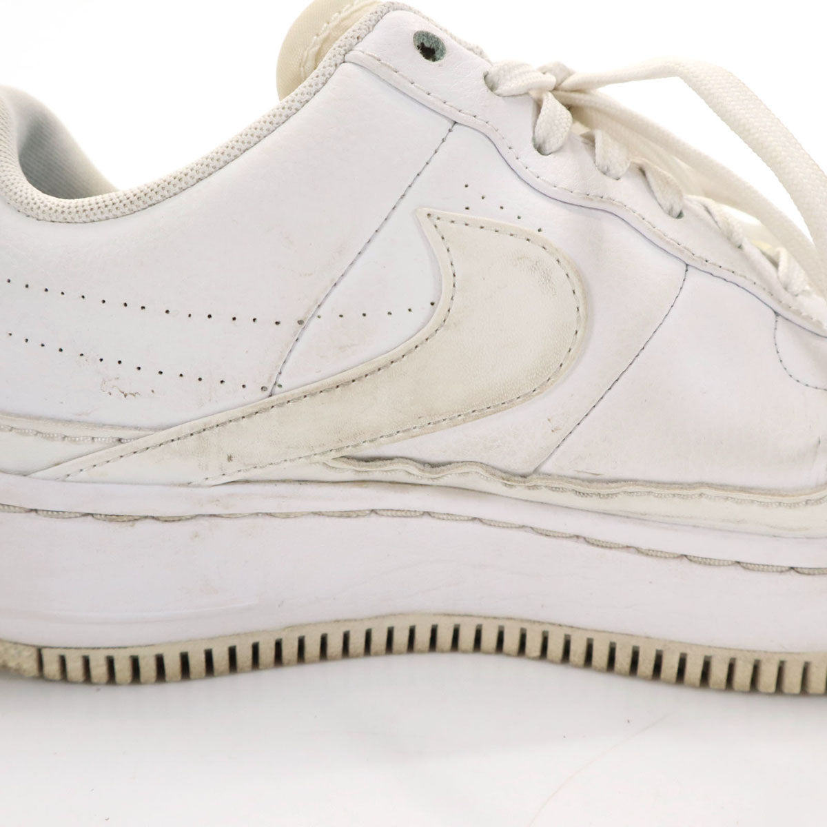 NIKE ナイキ エアフォースワン ジェスターXX リイマジンド スニーカー 24 ホワイト A01220-101 レディース