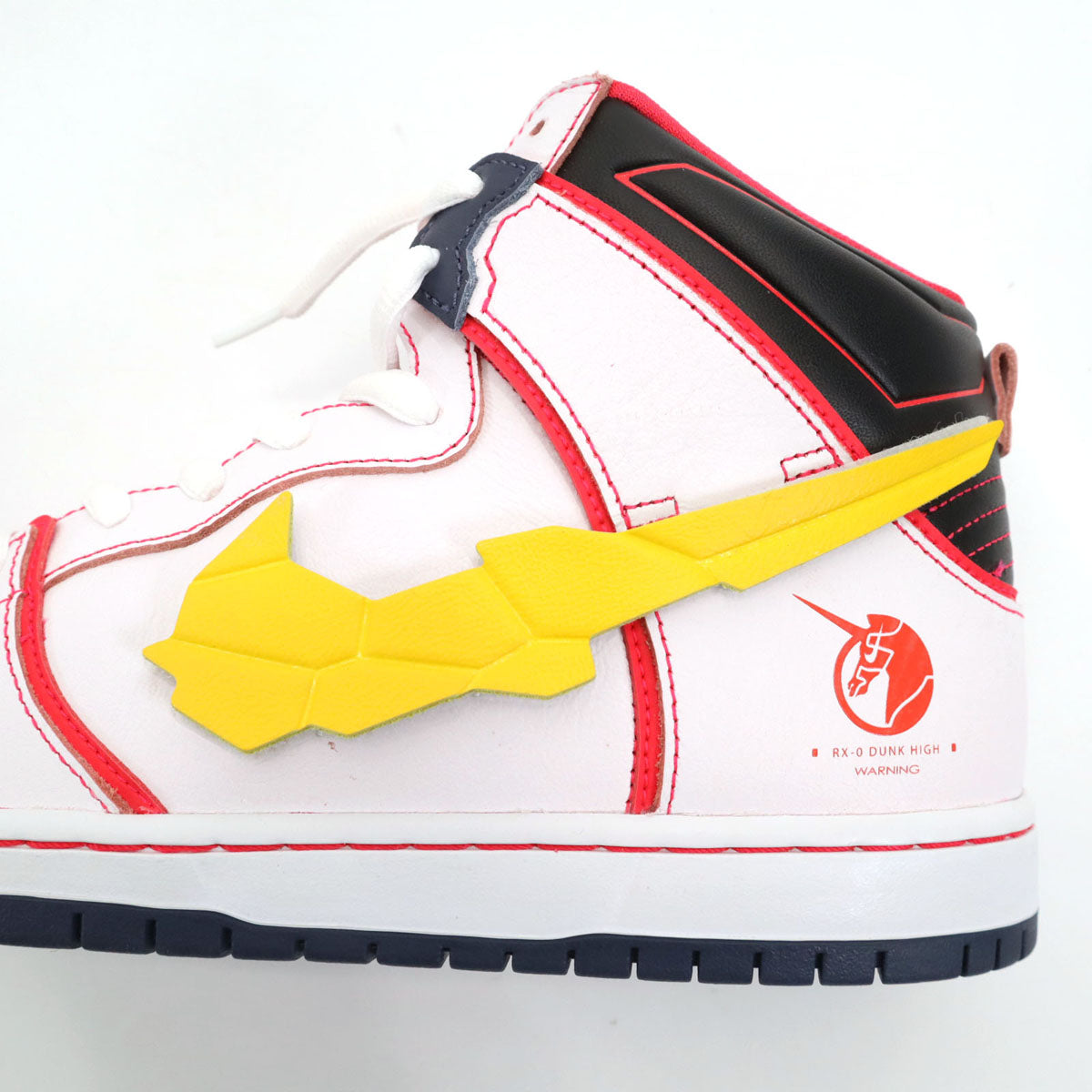 美品 NIKE SB ナイキエスビー 機動戦士ガンダムUC コラボ ダンク ハイ スニーカー 29.5 ホワイト DH7717-100 箱付き メンズ