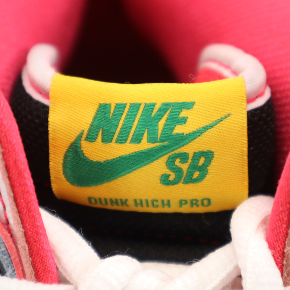 美品 NIKE SB ナイキエスビー 機動戦士ガンダムUC コラボ ダンク ハイ スニーカー 29.5 ホワイト DH7717-100 箱付き メンズ