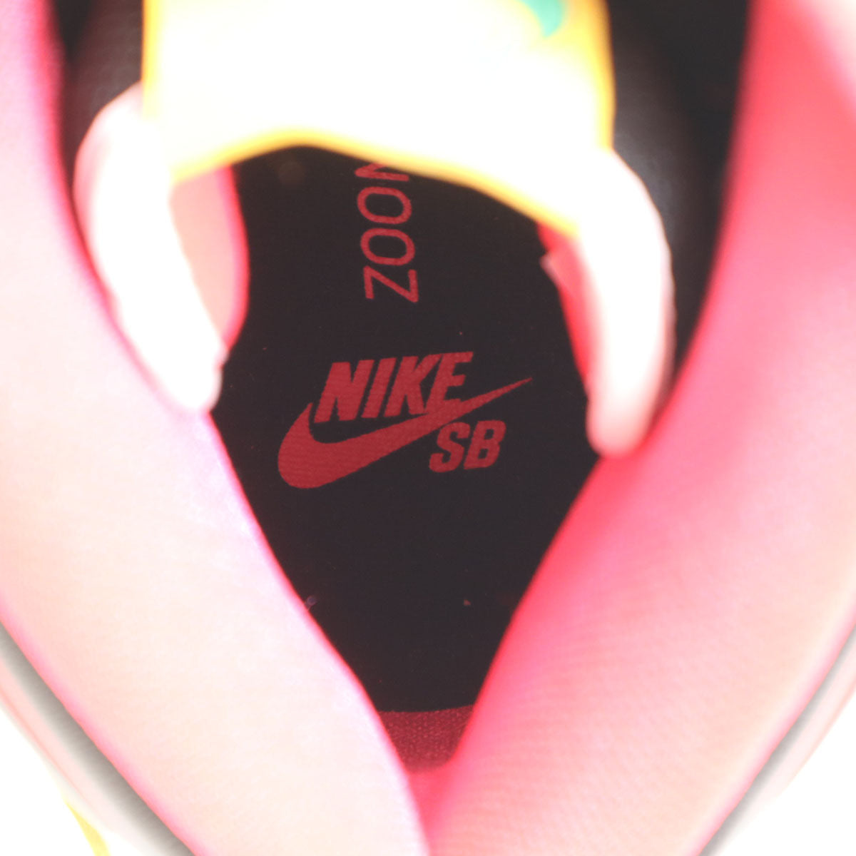 美品 NIKE SB ナイキエスビー 機動戦士ガンダムUC コラボ ダンク ハイ スニーカー 29.5 ホワイト DH7717-100 箱付き メンズ