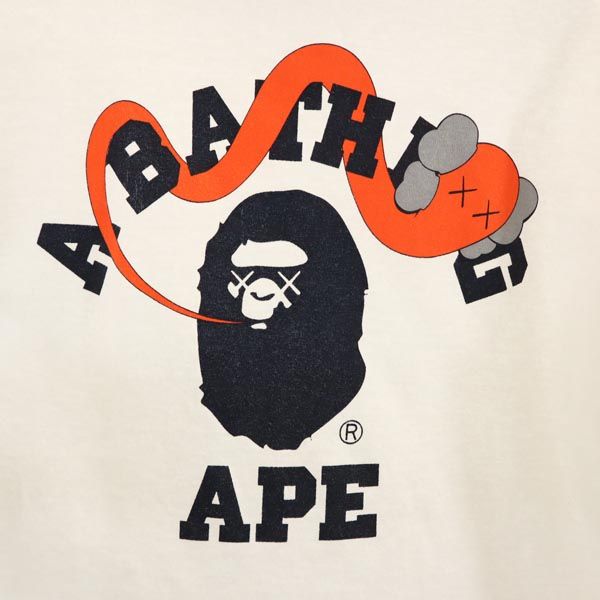 A BATHING APE KAWS アベイシングエイプ カウズ 日本製 ロゴプリント 半袖 Tシャツ S ホワイト メンズ