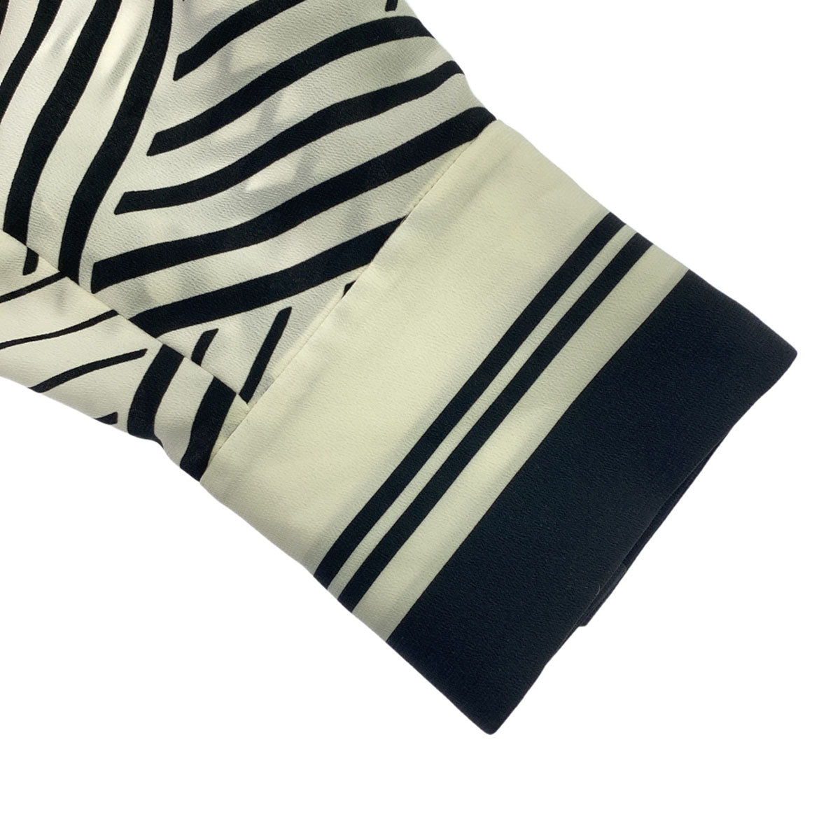 ADORE アドーア 日本製 長袖 オプティカルプリント ワンピース 36 オフホワイト×ブラック レディース