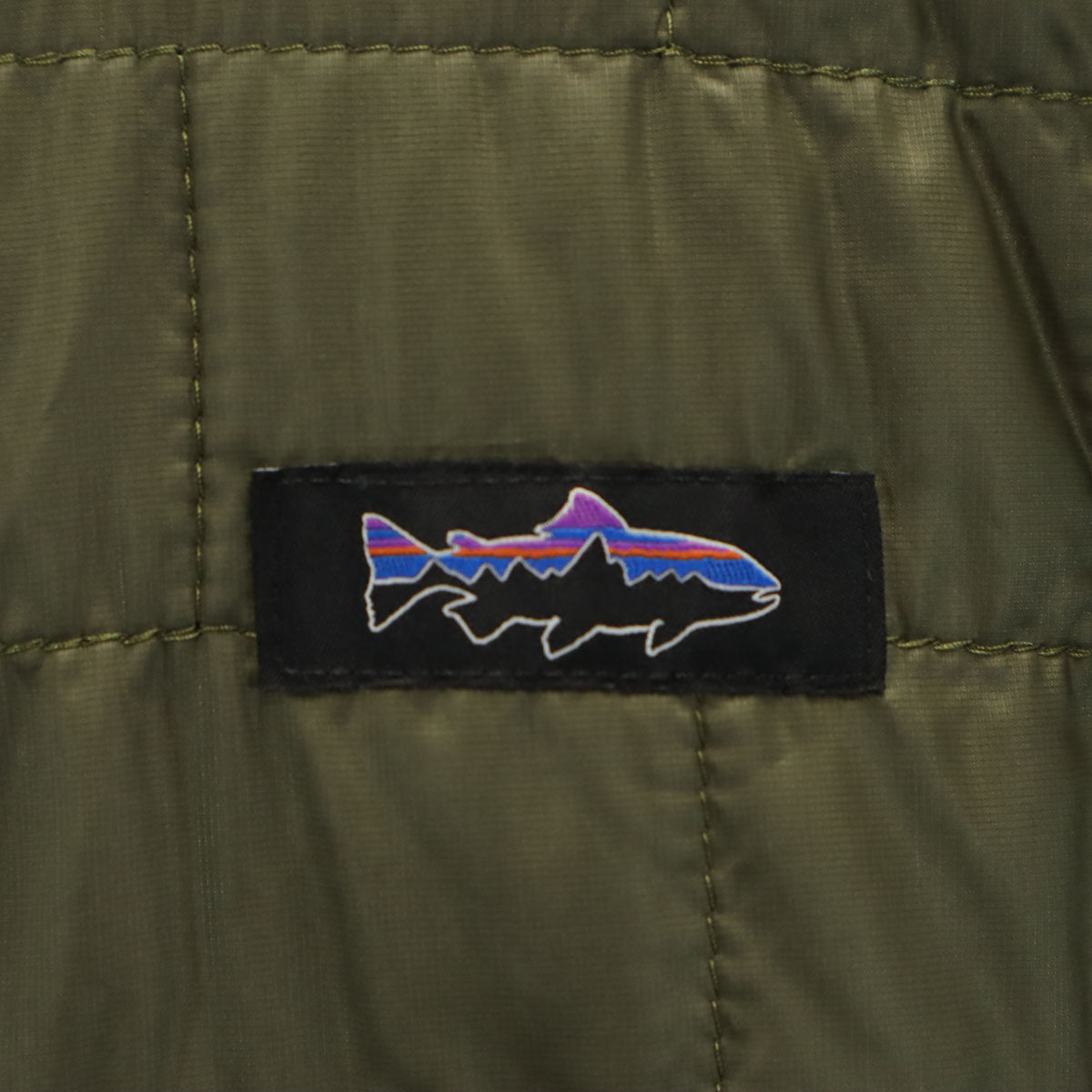 patagonia パタゴニア ナノ パフ フィッツロイ トラウト ジャケット M カーキ 84455FA22 アウトドア 中綿 キルティング ポケッタブル メンズ