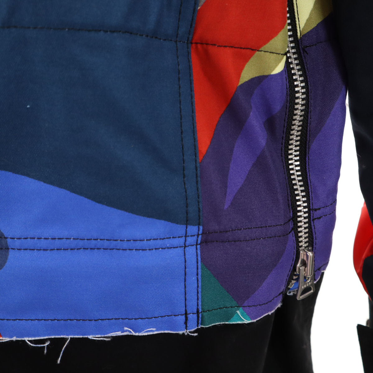 未使用 Sacai サカイ 21AW KAWS カウズ コラボ マウンテンパーカー 1 マルチ ジャケット ハンガー付き メンズ