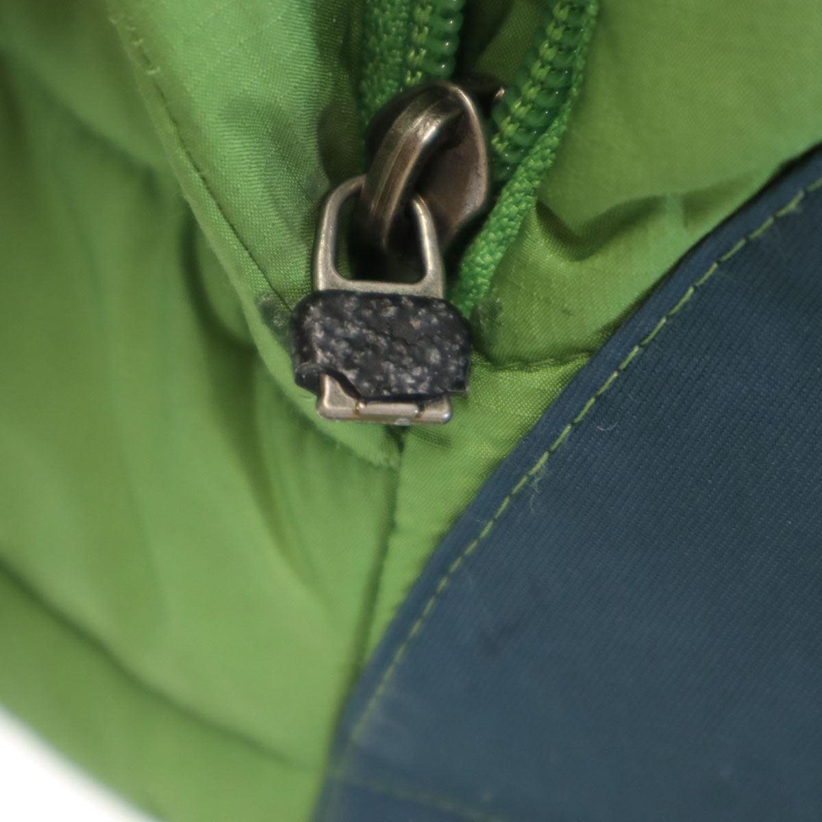 patagonia パタゴニア 中綿ジャケット S グリーン系 68381F7 アウトドア キッズ