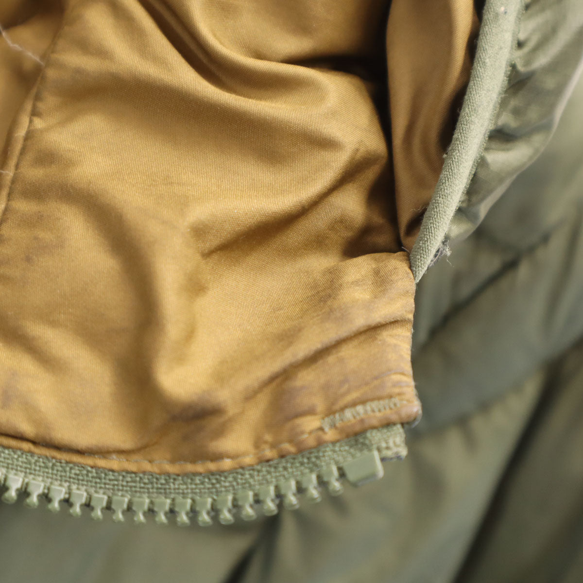 patagonia パタゴニア ダウンジャケット M カーキ 68207 アウトドア キッズ