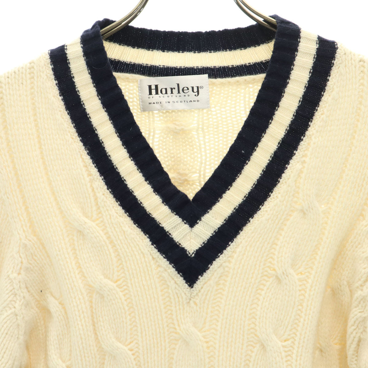 Harley of Scotland ハーレーオブスコットランド ケーブル編み 長袖 Vネック セーター ホワイト ニット レディース