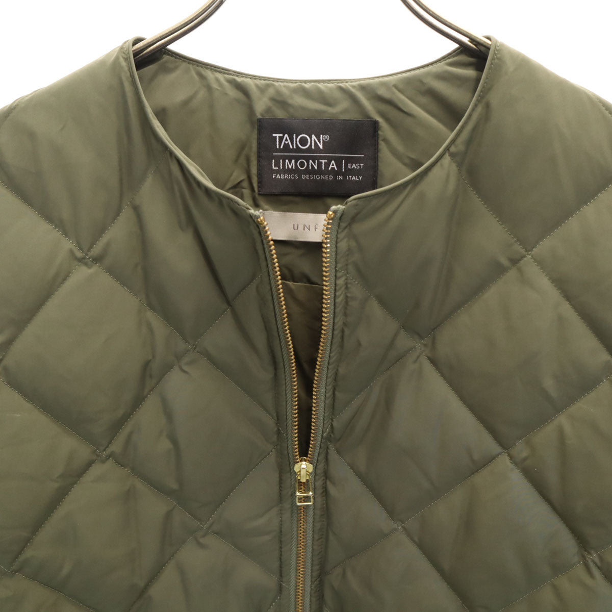 TAION タイオン UNFILO アンフィーロ コラボ ノーカラー キルティング ダウンジャケット カーキ レディース