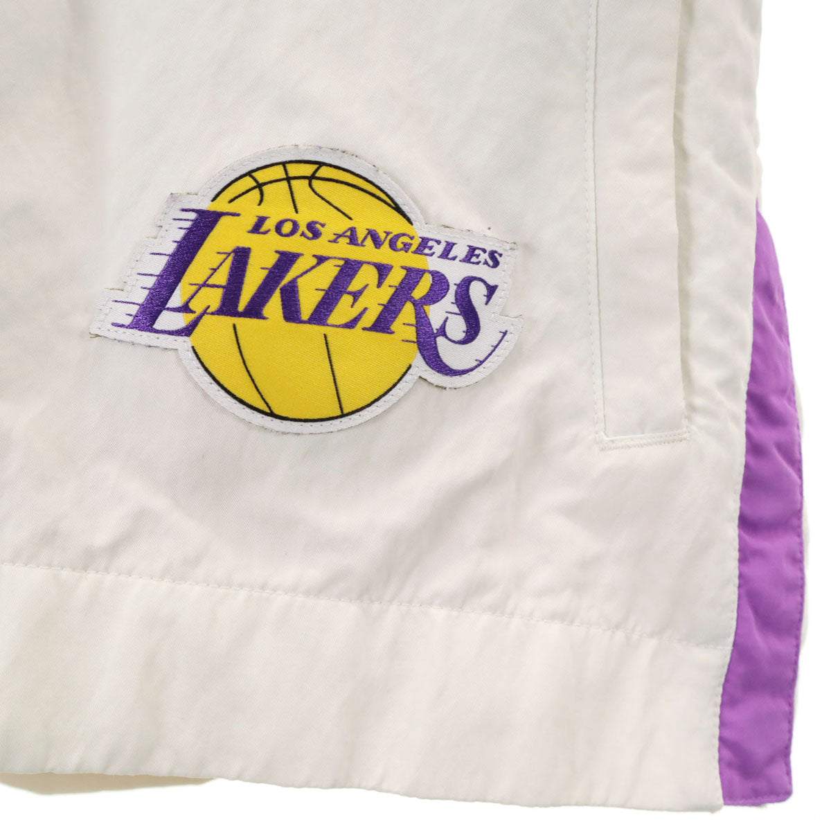 NIKE ナイキ アンブッシュ バック ビックスウォッシュ 中綿ジャケット S ホワイト レイカーズ NBA メンズ