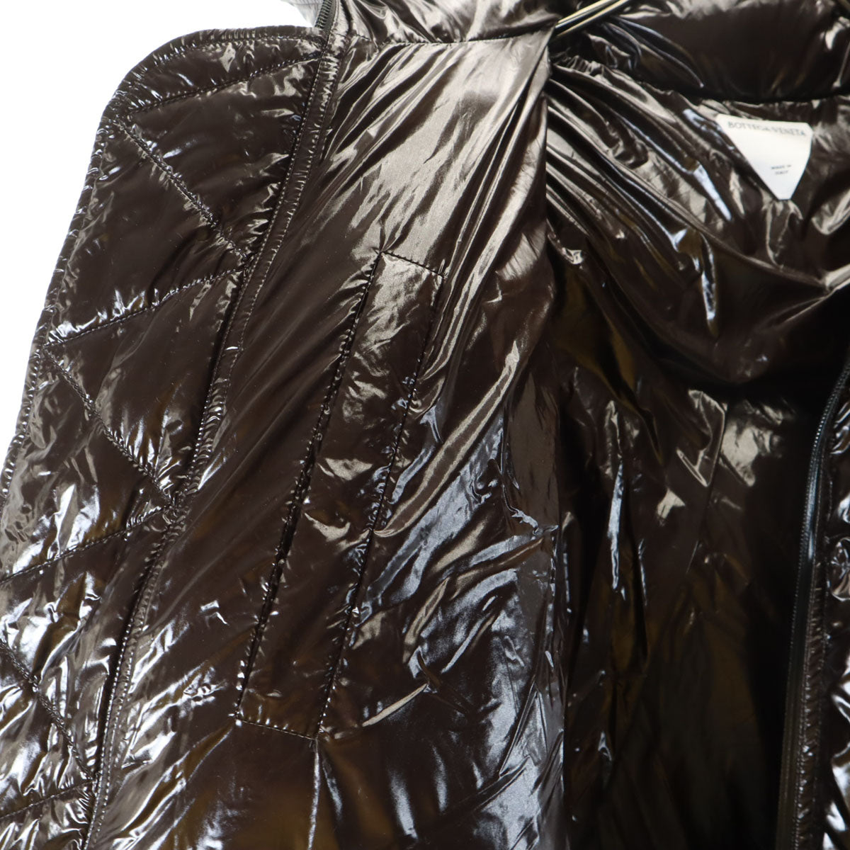 美品 BOTTEGA VENETA ボッテガ ヴェネタ 21AW イタリア製 ライトウエイト シャイニー コーティング ダウンジャケット S ダークブラウン 665999 メンズ